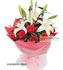 鲜花 爱在身边 16枝红玫瑰,2枝多头白香水百合,情人草 黄莺丰满搭配